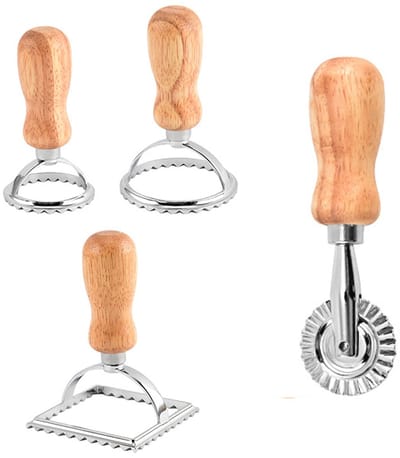 QTTVBTNA -4-delige Ravioli Maker Set – Teigtaschenvormer met Houten Handvat, Geribbelde Ravioli Stempel en Deegsnijder – Multifunctionele Pastamaker voor Perfecte Ravioli, Dumplings en Pasteitjes