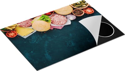Chefcare Inductie Beschermer Hamburger Ingrediënten op een Marmeren Plaat - 75x50 cm - Afdekplaat Inductie - Kookplaat Beschermer - Inductie Mat