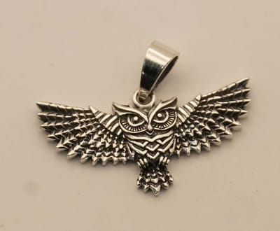 Sterling zilveren hanger uil met vleugels gespreid - zilveren hanger van een nacht bosdier - hanger van uil op jacht gemaakt van 925 zilver - prachtige uilen hanger voor aan halsketting