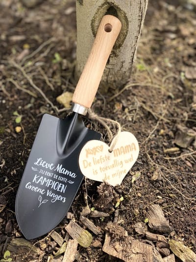 Creaties van Hier - Tuinschepje met houten hartje Mama - Mama - 27,5 cm - hout - Metaal - moederdag cadeautje