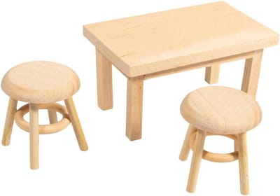 Miniatuur Houten Tafel met 2 Krukjes – Decoratie voor Kerstdorp en Poppenhuis