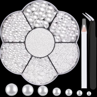 Daity Een set met platte - halfronde parels voor nail art - bestaande uit 5600 kleine witte parels van verschillende groottes - inclusief een prikkertje. Geschikt voor thuisgebruik - body- en gezichtsversiering - nagelsalons - enz. (wit)