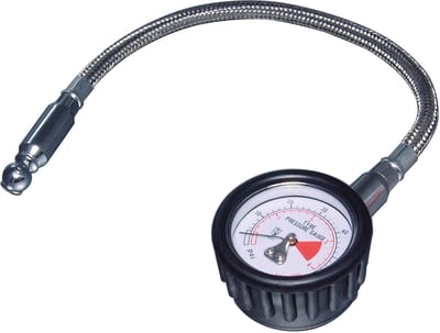 Carpoint Spanningsmeter – Van 0.5 tot 4 Bar of 0.7 tot 58 PSI - Lange flexibele slang - Voor auto en motor – Compact formaat – Nauwkeurige meting