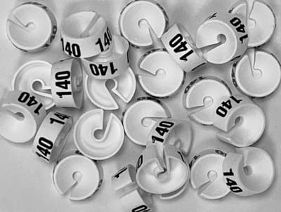 Bleijenberg Maatdopje maat 140 wit - Maataanduiding voor kledinghangers per 25 stuks - Maatringetje Ø 20 mm - Kledinghangers - Kleerhanger - Kapstok - Mark-Brics - wisersizer