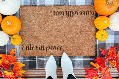 Enter In Peace Leave With Love | 90x60 cm | Nieuwe huis cadeau | Ingangsmat | Deurmat met stijl | Verhuizing cadeau | Praktisch & trendy | Perfect voor binnenkomst | Cadeau voor nieuwe woning