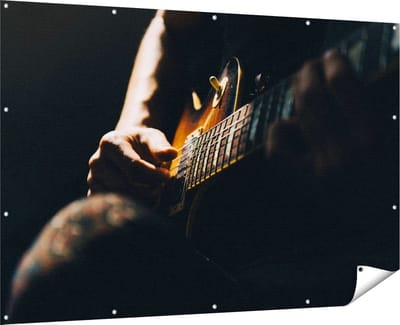 Gards Tuinposter Man Speelt Gitaar - 180x120 cm - Tuindoek - Tuindecoratie - Wanddecoratie buiten - Tuinschilderij