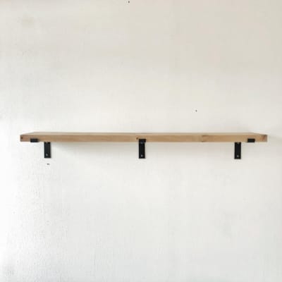 GoudmetHout® Wandplank Industrieel - 140 x 25 cm Muurplank - Eiken Hout - Decoratie Wandrek & Boekenrek - Hangplank Keuken - Wall Shelf + 2 Mat Zwarte Plankdragers van Staal