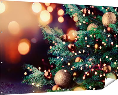 Gards Tuinposter Versierde Kerstboom met Lichtjes - 180x120 cm - Tuindoek - Tuindecoratie - Wanddecoratie buiten - Tuinschilderij