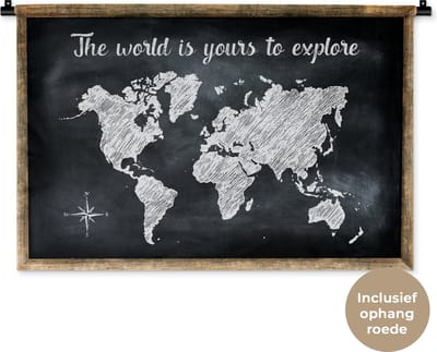 Wandkleed WereldkaartenKerst illustraties - Witte wereldkaart met strepen op een krijtbord en de quote The world is yours to explore Wandkleed katoen 90x60 cm - Wandtapijt met foto