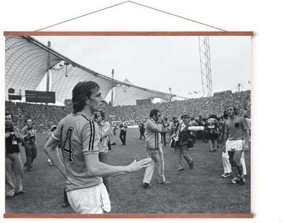 Poster In Posterhanger - Johan Cruijff #14 - Kader Hout - Ajax 50x70 cm - Voetbal - Ophangsysteem