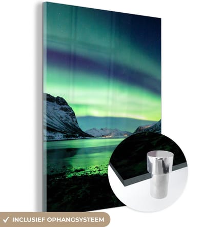 MuchoWow® Glasschilderij 120x160 cm - Schilderij acrylglas - Noorderlicht - Noorwegen - IJs - Geel - Berg - Water- Sneeuw - Foto op glas - Schilderijen