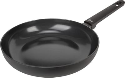 Cosy&Trendy Full Black - Koekenpan - Ø 24cm x 4,5cm- PFAS-vrij – Inductie Koekenpan - Vaatwasserbestendig – Snelle opwarming – Koudgrepen - Zonder deksel - Zwart