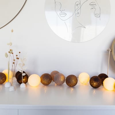 Cotton Ball Lights - LED lichtslinger voor binnen - Handgemaakt en Fairtrade - 35 lampjes - Brown