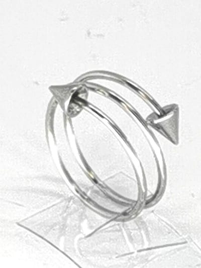 Prachtige elegant ring van edelstaal, deze ring is met dubbel draad en veerbare en aan beide eind met punt verwerkt, in maat 18