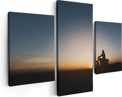 Artaza Canvas Schilderij Drieluik Silhouet Van Een Motor Bij Zonsondergang - 90x60 - Foto Op Canvas - Canvas Print