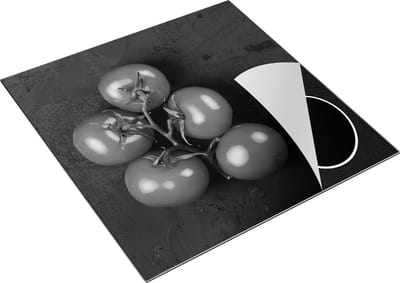 Chefcare Inductie Beschermer Tros Tomaten op Zwarte Marmer - Zwart Wit - 78x78 cm - Afdekplaat Inductie - Kookplaat Beschermer - Inductie Mat