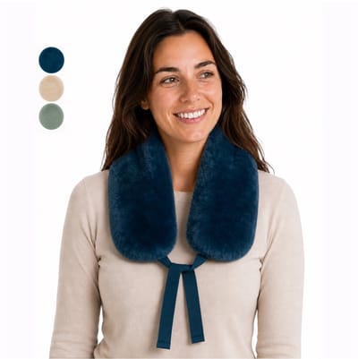 Ølav North – Warmtekussen met Nordic Fur hoes - Incl. Geschenkverpakking - OEKO-TEX® - Pittenzak magnetron & vriezer - Lang Pittenkussen 65 x 15 cm - Fjord Blue - Cadeau voor haar, vrouw, vriendin