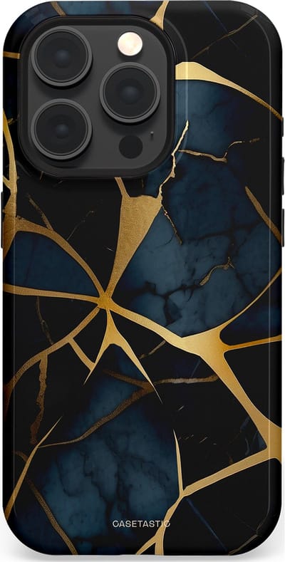 Casetastic hoesje geschikt voor Apple iPhone 15 Pro - MagSafe - Dubbellaagse bescherming - Sterrennacht Marmer Goud - Fashion Case - Zwart Goud Donkerblauw