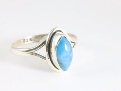 Fijne zilveren ring met blauwe apatiet - maat 19.5