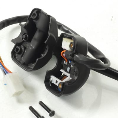 Commodo gauche avec levier noir pour scooter Peugeot 50 Looxor 744158 Neuf