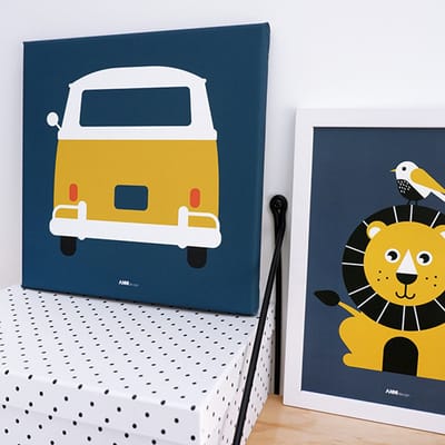Canvas Busje schilderij 30x30 cm van een busje in oker op donker blauw voor kinderkamer jongenskamer slaapkamer
