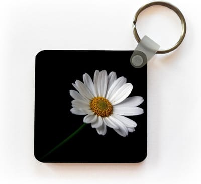 Sleutelhanger - Uitdeelcadeautjes - Margriet met zwarte achtergrond - Plastic