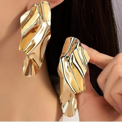 Boucles d'oreilles pendantes irrégulières exagérées en métal pour femmes Grandes boucles d'oreilles statement géométriques Personnalité punk Boucles d'oreilles pendantes or