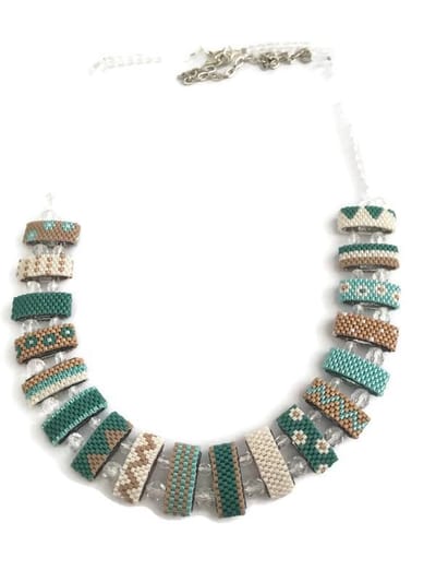 Petra's Sieradenwereld - Ketting beige gevlochten (758)