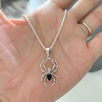 Spin Hanger Ketting – Gotische/Punk Stijl – Uniseks – Inclusief Ketting – Perfect voor Halloween & Cadeau