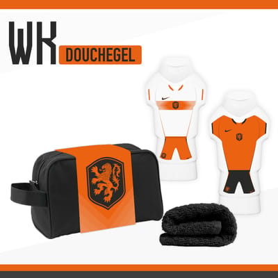 Geschenkset "WK Douchegel 2026" - 450 gram - Triomf Cosmetica | Toilettas Cadeau Tenue Fles Uit Thuis Shirt Cadeautje Nederlands Elftal NL Giftset Voetbal Sport Nederland Toernooi Pakket Verjaardag Vader Bedankt Voetballer Giftset Oranje