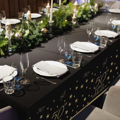 Candala 50 Verjaardag Plastic Herbruikbaar Tafelkleed 4 Stuks 137 X 274 cm Zwart en Goud Party Tafelhoes Decoraties Servies voor Mannen Vrouw 30 Verjaardag