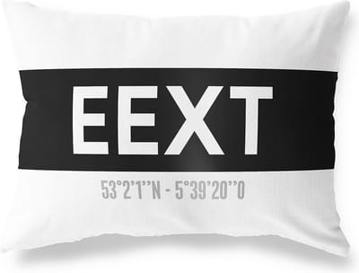 Tuinkussen EEXT - DRENTHE met coördinaten - Buitenkussen - Bootkussen - Weerbestendig - Jouw Plaats - Studio216 - Modern - Zwart-Wit - 50x30cm
