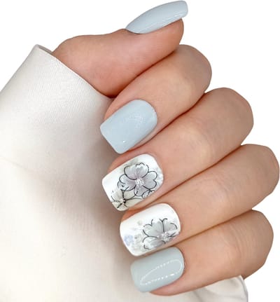 SD Press on Nails - B130 - Plaknagels - Nagelset 20 Nagels Wit Grijs Bloemen - Gellak - Nagellak - Kort Recht- Nageltips - Nepnagels met Lijm - Kunstnagels - Nail Art - Handmade - Valse nagels - Nagelvijl - Accessoires - Square nail tips - Nepnagels