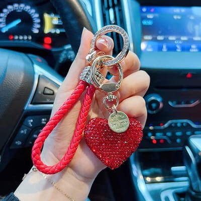 Porte-clés Corde en Cuir Clouté Transfrontalier en Forme de Cœur Porte-clés de Voiture Féminin Pendentif Exquis. rouge
