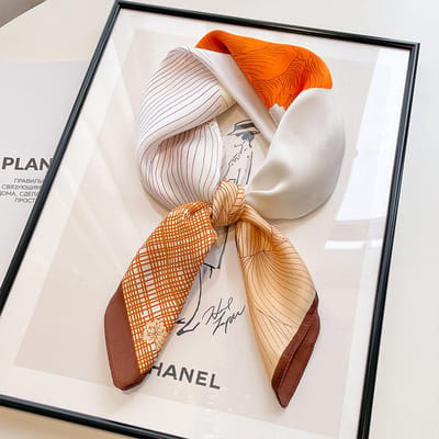 Dames Sjaal - Sjaals - Stola - Vierkante doek - Elegant Stijlvol Dames haar sjaal - Satijn zijde - Hals sjaaltje - Sjaaltje Satijn - Neksjaaltje - Omslagdoek Modesjaals - Neksjaal - Klein Sjaaltje -Ijslelie - oranje koffie-70*70CM