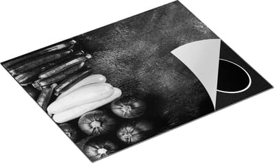 Chefcare Inductie Beschermer Courgettes op Zwarte Marmer - Groente - Zwart Wit - 65x50 cm - Afdekplaat Inductie - Kookplaat Beschermer - Inductie Mat