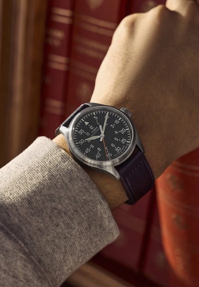 Timex Waterbury Ace Quartz Analoog Horloge Zwart En Zilverkleurig Kast Gemaakt Van 100% Roestvrij Staal En Een Armband Van 100% Leer 41 TW2Y70400AJ