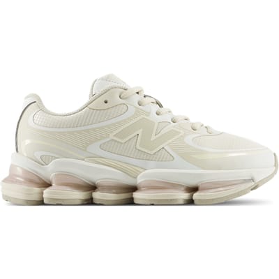 New Balance 2000 Sneakers Dames - Beige - Maat 38.5 - Mesh/Synthetisch