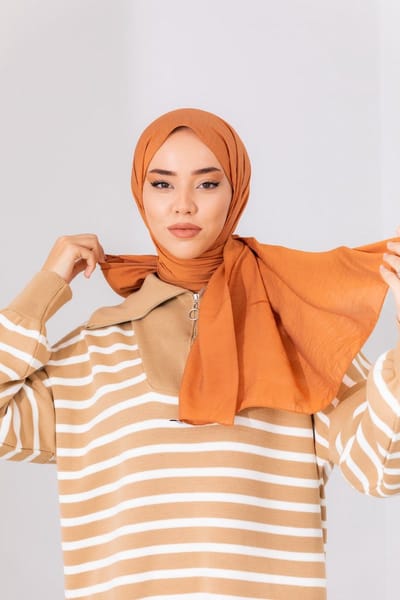 SILK HOME Olinda - Hoofddoek - Hoofddeksel - Hijab -Sjaal – Camel – Zijdezachte Textuur – 75x195 cm