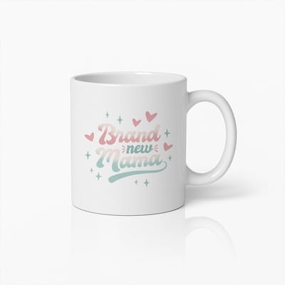 Brand New Mama Mok 330ml – Schattige Pastel Beker voor Nieuwe Moeders – Perfect Kraamcadeau of Moederschap Geschenk met Hartjes Design