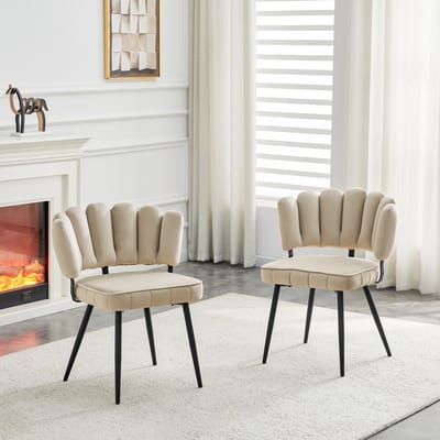 Set van 2 Europese eetkamerstoelen met bloemenmotief op de rugleuning en fluwelen bekleding. Lichtbeige getextureerd fluweel + zwarte metalen poten, 80 cm hoog, voor woon- en eetkamer.