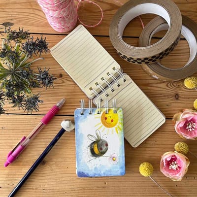 Alex Clark klein spiraal gebonden notitieblokje bij ~Sunshine Bee Small Spiral Bound Notepad'