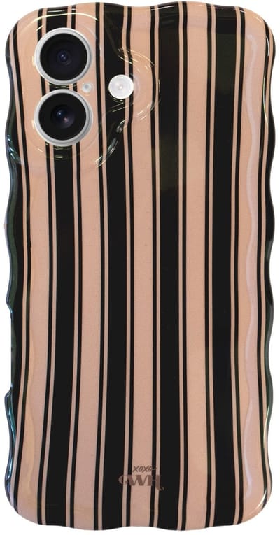 xoxo Wildhearts Glossy Wavy Case Cozy Affair (Black) telefoonhoesje - Geschikt voor iPhone 16 - Golvend hoesje - Glimmende silicone case met golven - Vlekbestendig - Hoesje met streepjes patroon - Beige / Zwart