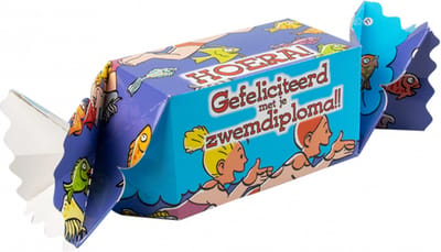 Snoeptoffee - Gefeliciteerd met je zwemdiploma - Gevuld met Drop - In cadeauverpakking met gekleurd lint