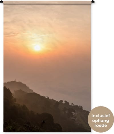 Wandkleed Phu Hin Rong Kla - De zonsondergang steekt boven de bergen van het nationaal park Phu Hin Rong Kla Wandkleed katoen 120x180 cm - Wandtapijt met foto XXL / Groot formaat!