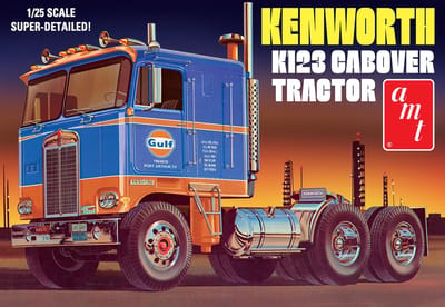 AMT Modelbouwpakket Militaire voertuigen - 1433 Kenworth K-123 - Gulf - Amerikaanse Vrachtwagen Plastic - 1:25 - Modelbouw