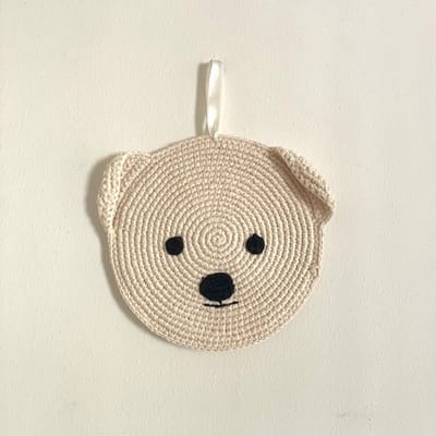 Luna-Leena duurzame - IJsbeer gift hanger - off-white - bio katoen - hand gehaakt in Nepal - muurhanger - dierenkop - muur decoratie - cadeau - geboorte - ice bear
