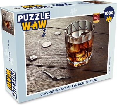 Puzzel Glas met whisky op een houten tafel - Legpuzzel - Puzzel 1000 stukjes volwassenen