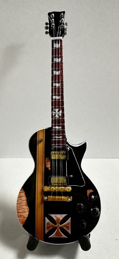 James Hetfield Metallica 15cm Miniature- Guitar-Mini -Guitar- Collectables-decoratie -gitaar-Gift--Kado- miniatuur- instrument-Cadeau-verjaardag