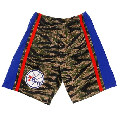 Basketbalshort heren Nba Tiger Camo Swingman Short Hardwood Classics 2000 Phi76e Tiger Camo/originele teamkleuren